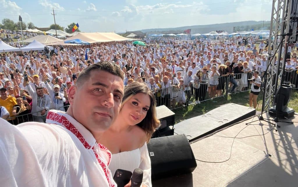 Robert Turcescu, taxat după ce a participat la nunta lui George Simion! I-a fost retrasă o importantă distincție