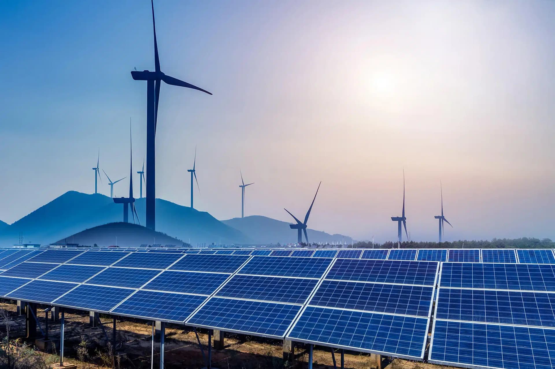 România, tot mai dependentă de energia importată: producția internă scade în mai multe segmente