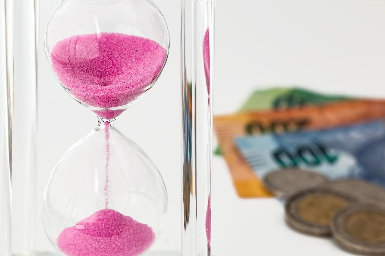 Românii, mult mai prudenți la investiții decât bulgarii și ungurii. În ce preferă să-și investească banii | Raport