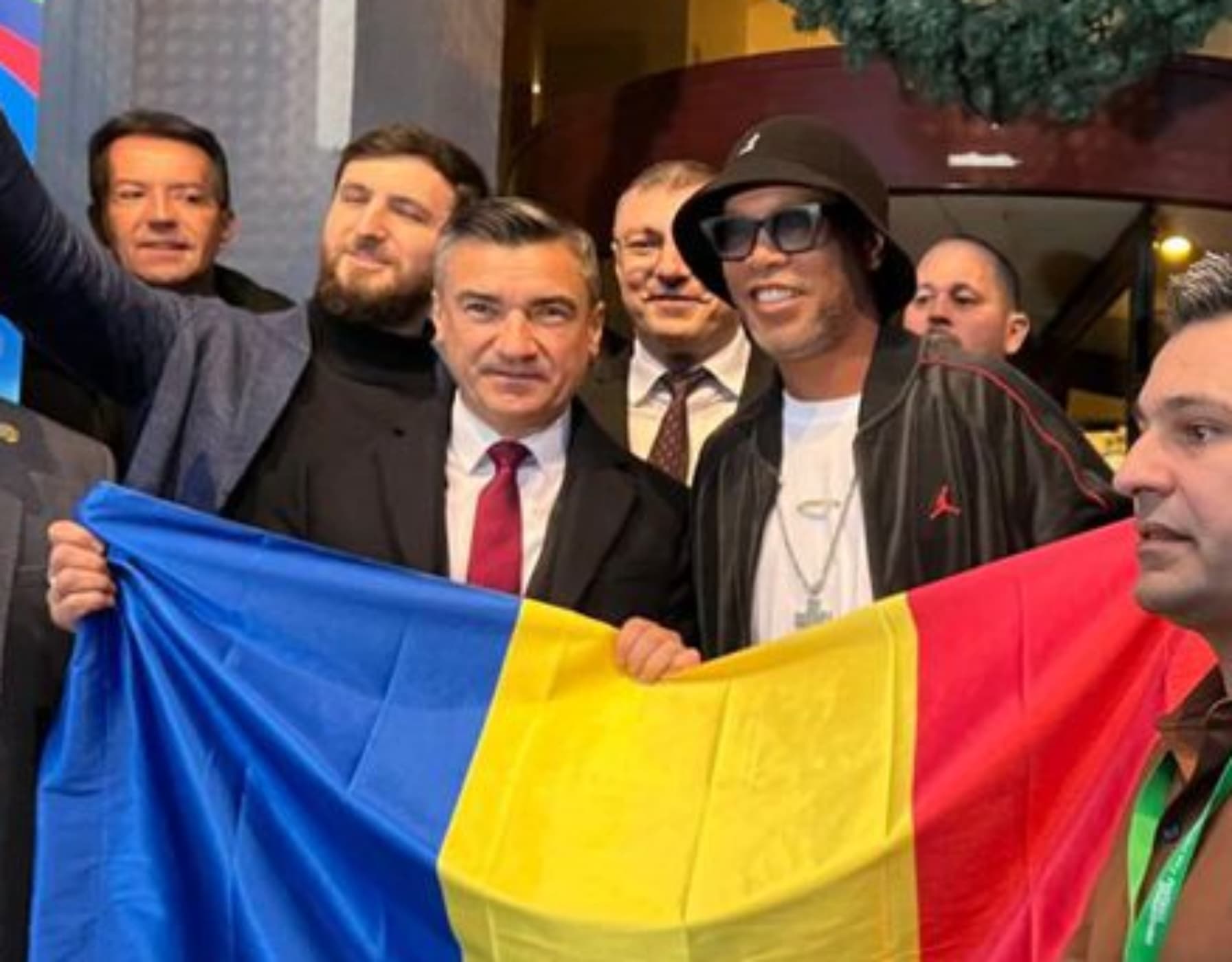 Ronaldinho ar fi ajuns falit. De la 125 de milioane de euro la doar …6 euro în cont