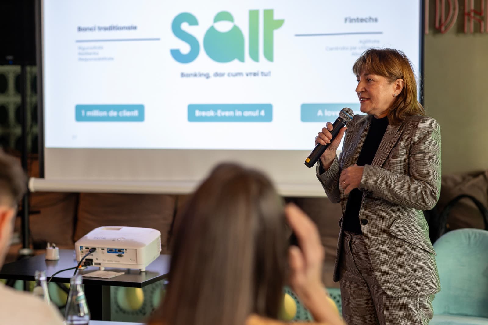 Salt Bank: Peste 330.000 de clienți și 3 mil. lei cashback în 2024