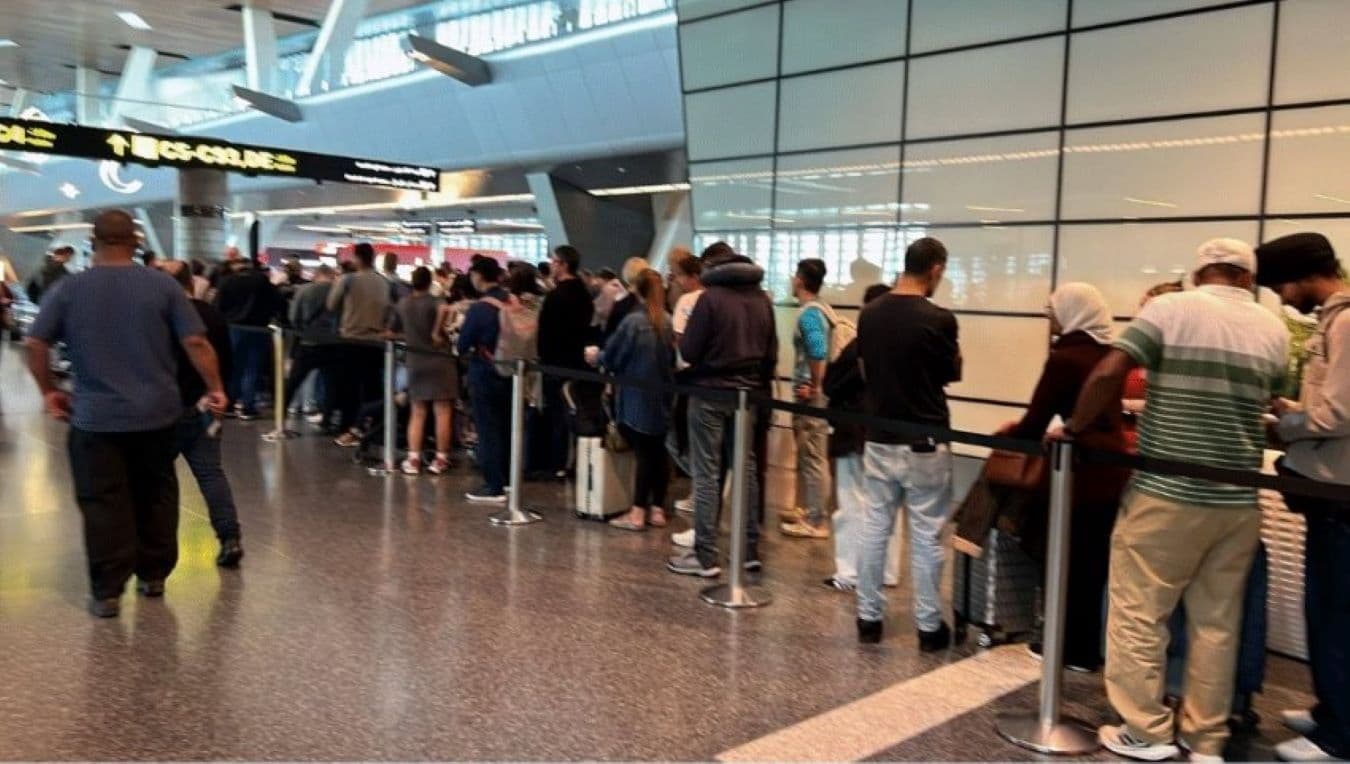 Școala altfel în deșert: Peste 200 de profesori și elevi români, blocați în luxul din Dubai