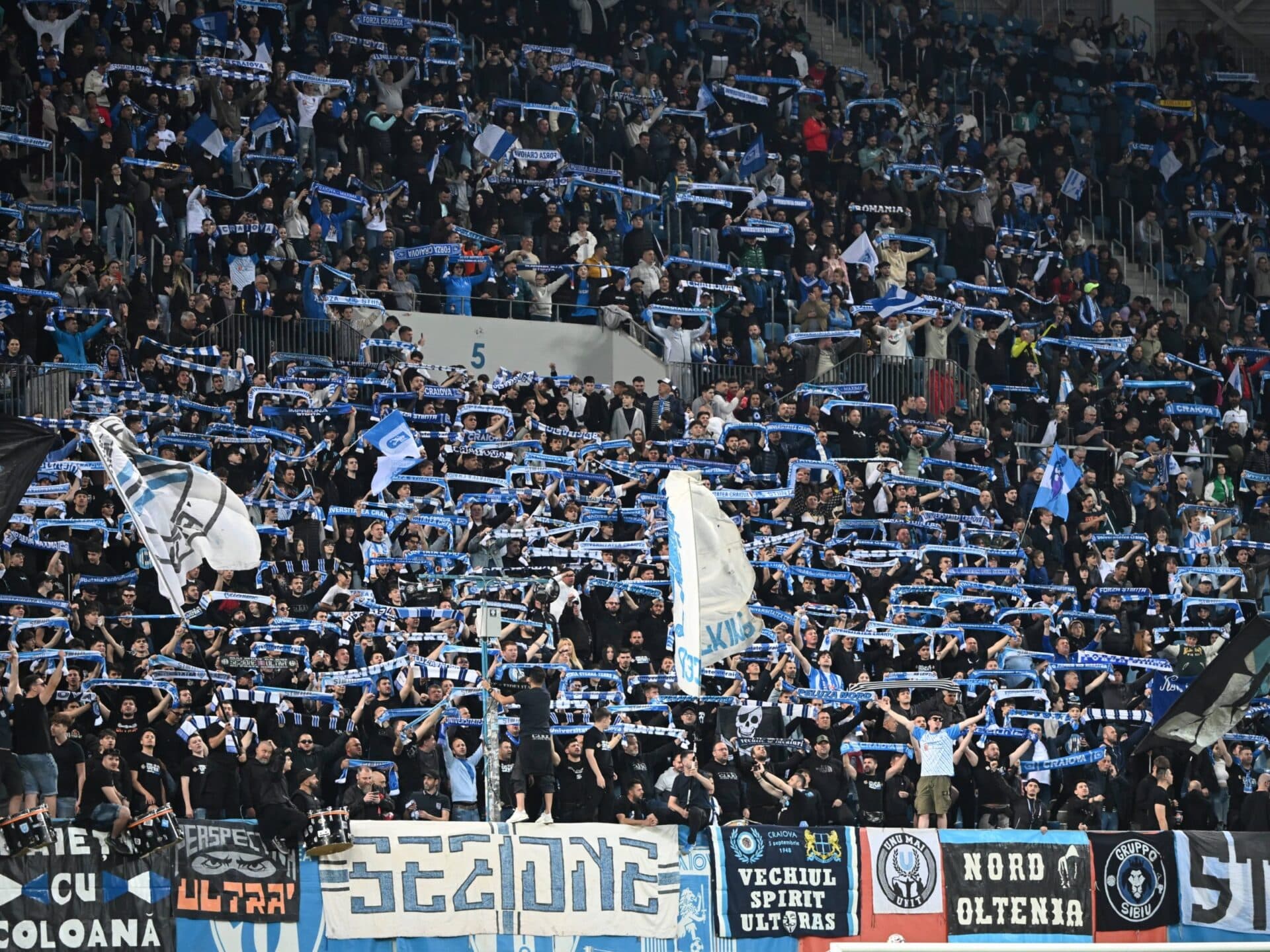 Se anunță SOLD OUT la Universitatea Craiova - İstanbul Başakşehir. Rădoi și ai lui, împinși spre calificare de o mare alb-albastră