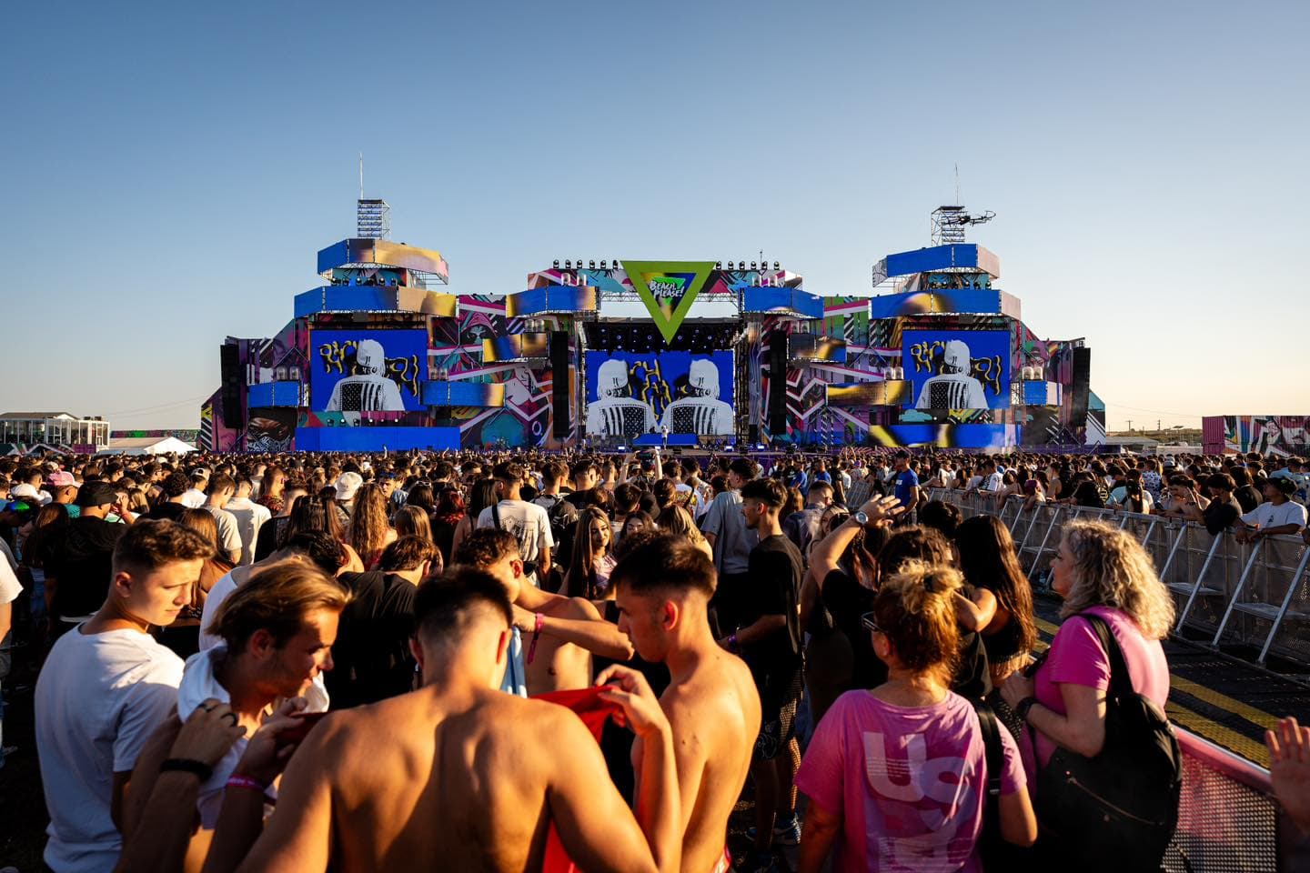 Selly laudă un succes financiar colosal cu „Beach, Please 2025!” Profit de pentru prima dată, unul de milioane