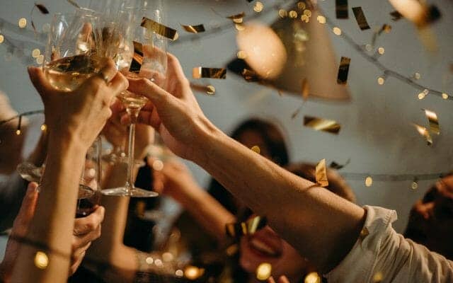 Și artiștii vor avea propriul Revelion. Dar la anul, pe 6 ianuarie, după ce vor face ”punga plină” cântând în noaptea dintre ani!