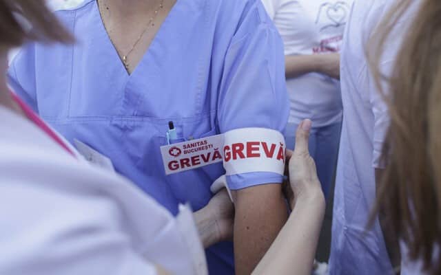Sindicalist din Sănătate: ”De când a început acest an suntem epuizaţi de muncă. Alţi bugetari nici nu s-au întors din vacanţe”