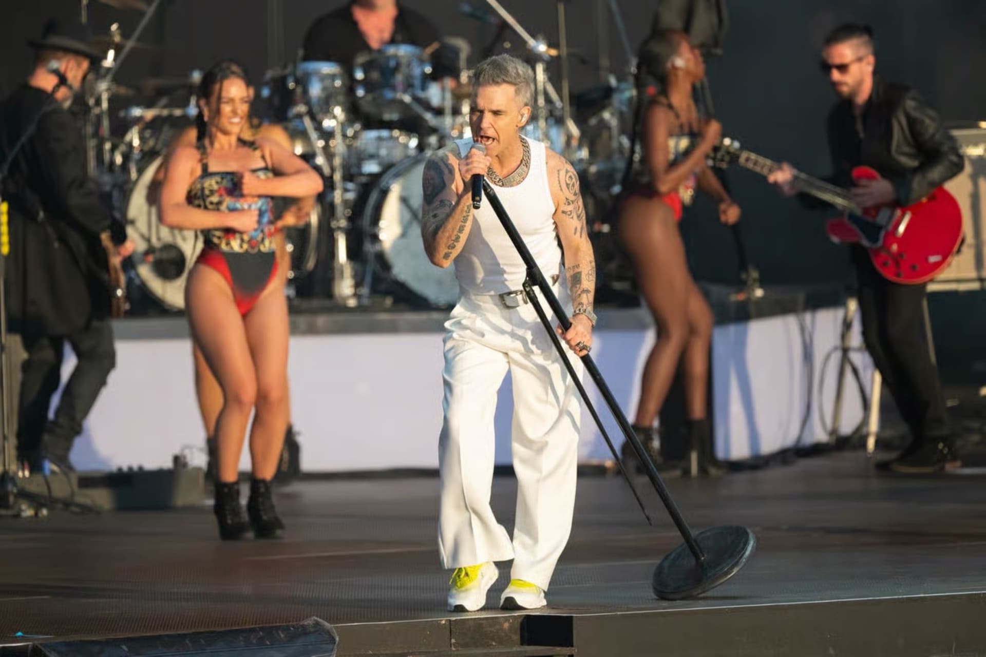 ”Sionistule, pleacă din Turcia!” — Așa a fost anulat concertul lui Robbie Williams la Istanbul