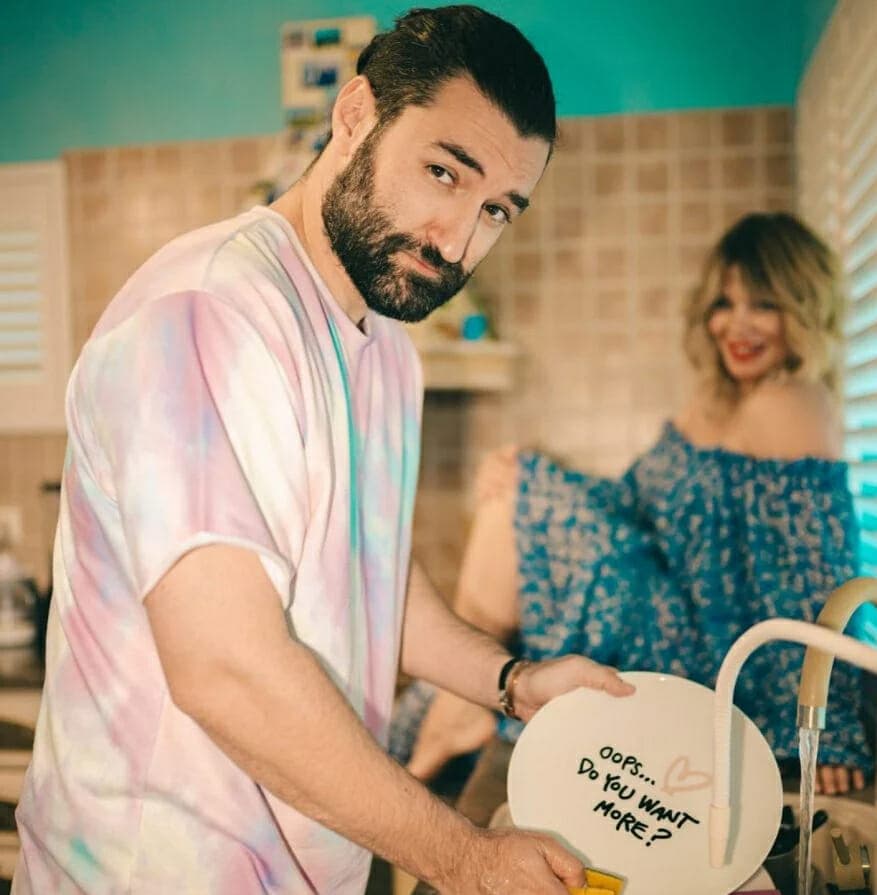 Smiley și Gina Pistol pregătesc nunta anului în showbiz! Dar câte mii de euro trebuie să scoți din buzunar să-i ai la nunta ta