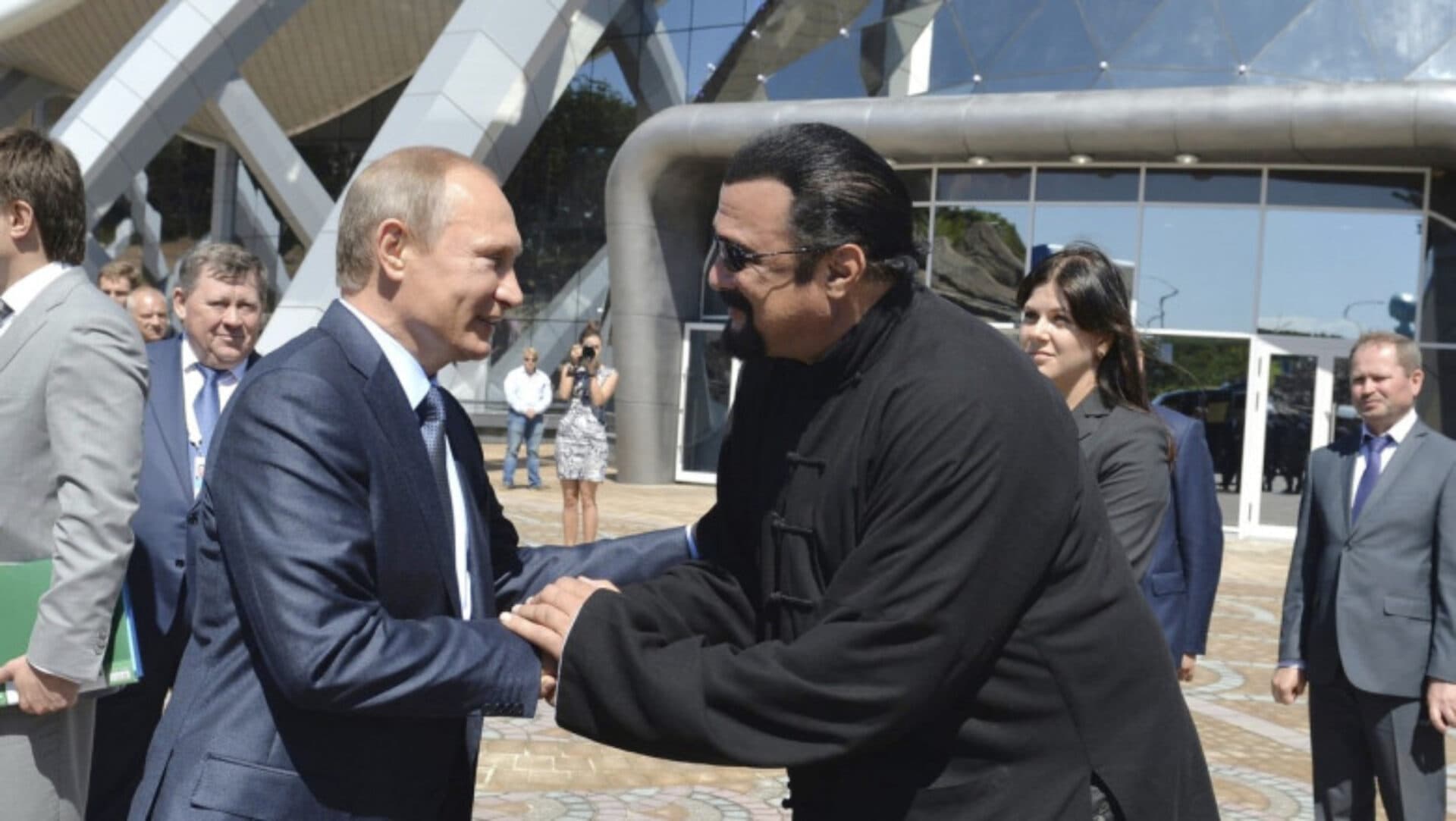 Steven Seagal își vinde conacul din Moscova. Cum arată reședința de lux pe care cere 7,5 milioane de dolari