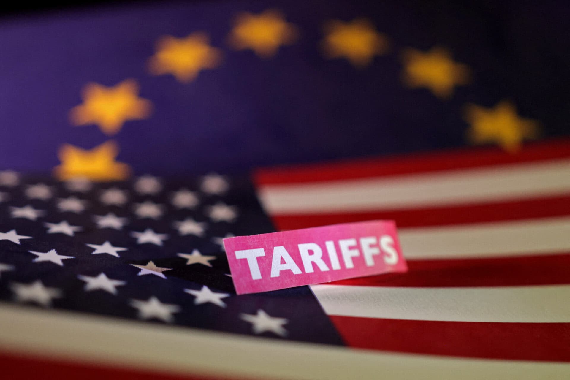 Tarif general de 15% pentru bunurile europene? SUA și UE negociază un nou cadru comercial