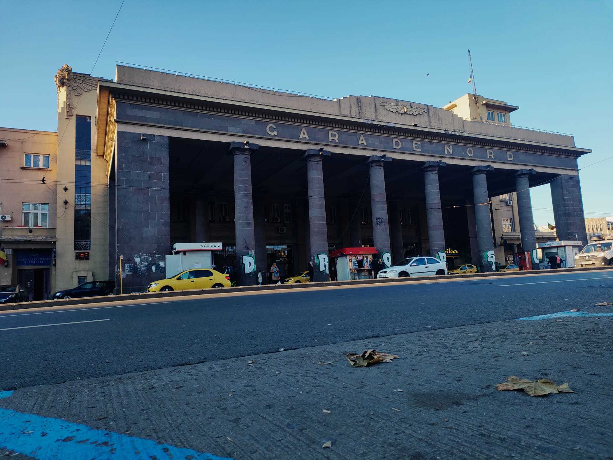Traficul feroviar restricţionat între Craiova şi Caracal, după ce un tren de marfă a deraiat. Întârzieri mari în Gara de Nord
