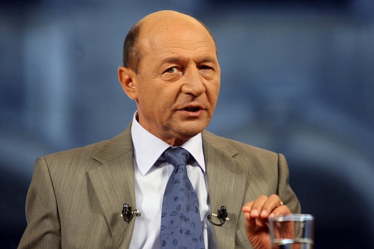 Băsescu: Decizia lui Iohannis de a demisiona e un act de lașitate