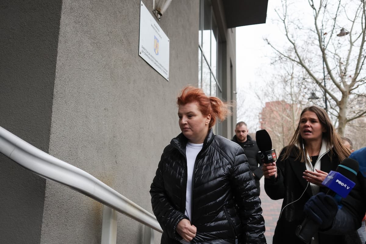 Traian Băsescu susține că procurorii i-au pus microfoane sub pat fiicei sale