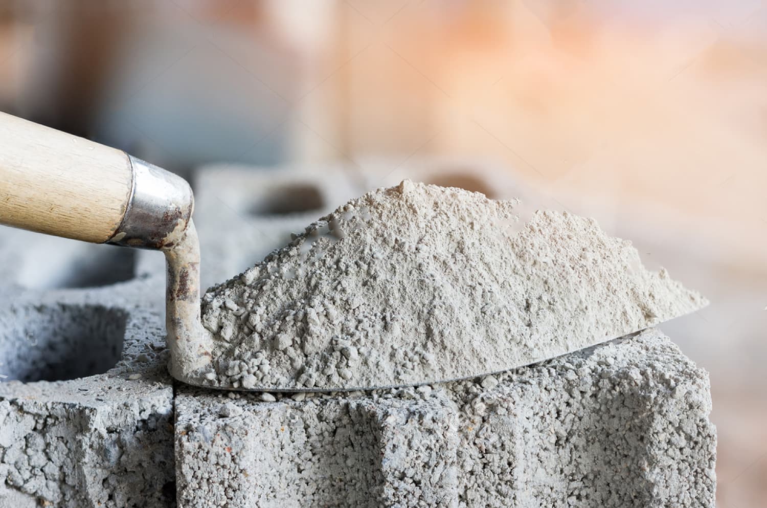 Trei producători de ciment, amendați. S-au înțeles asupra prețurilor