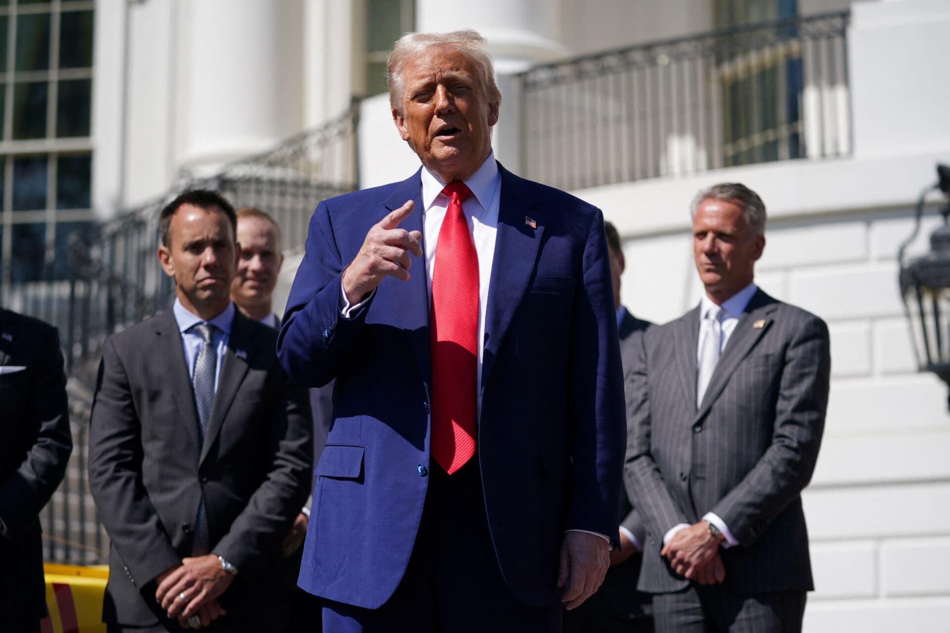 Trump, generos. Pauză 90 de zile pentru unele țări