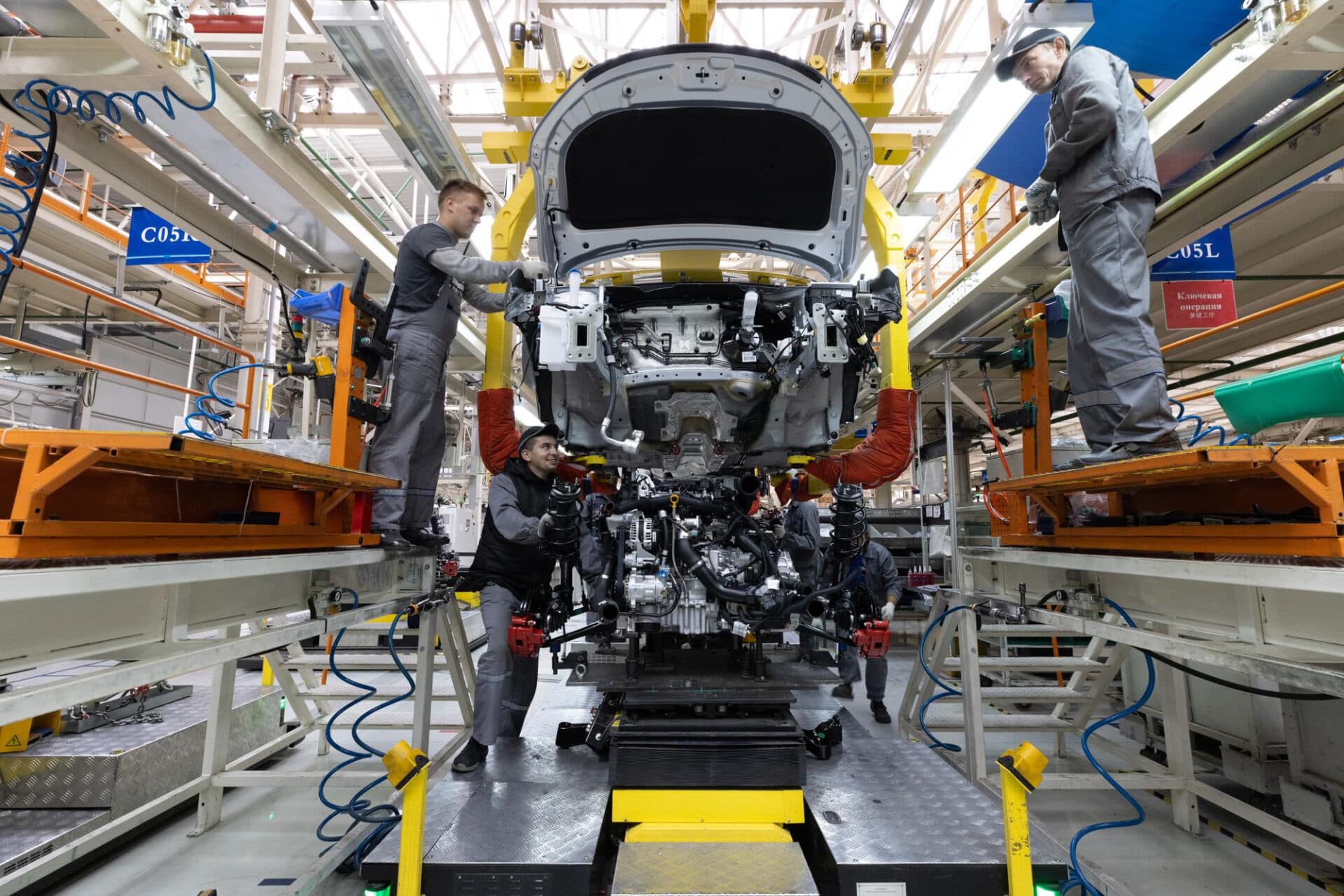 Un gigant din industria auto vine în România printr-o preluare