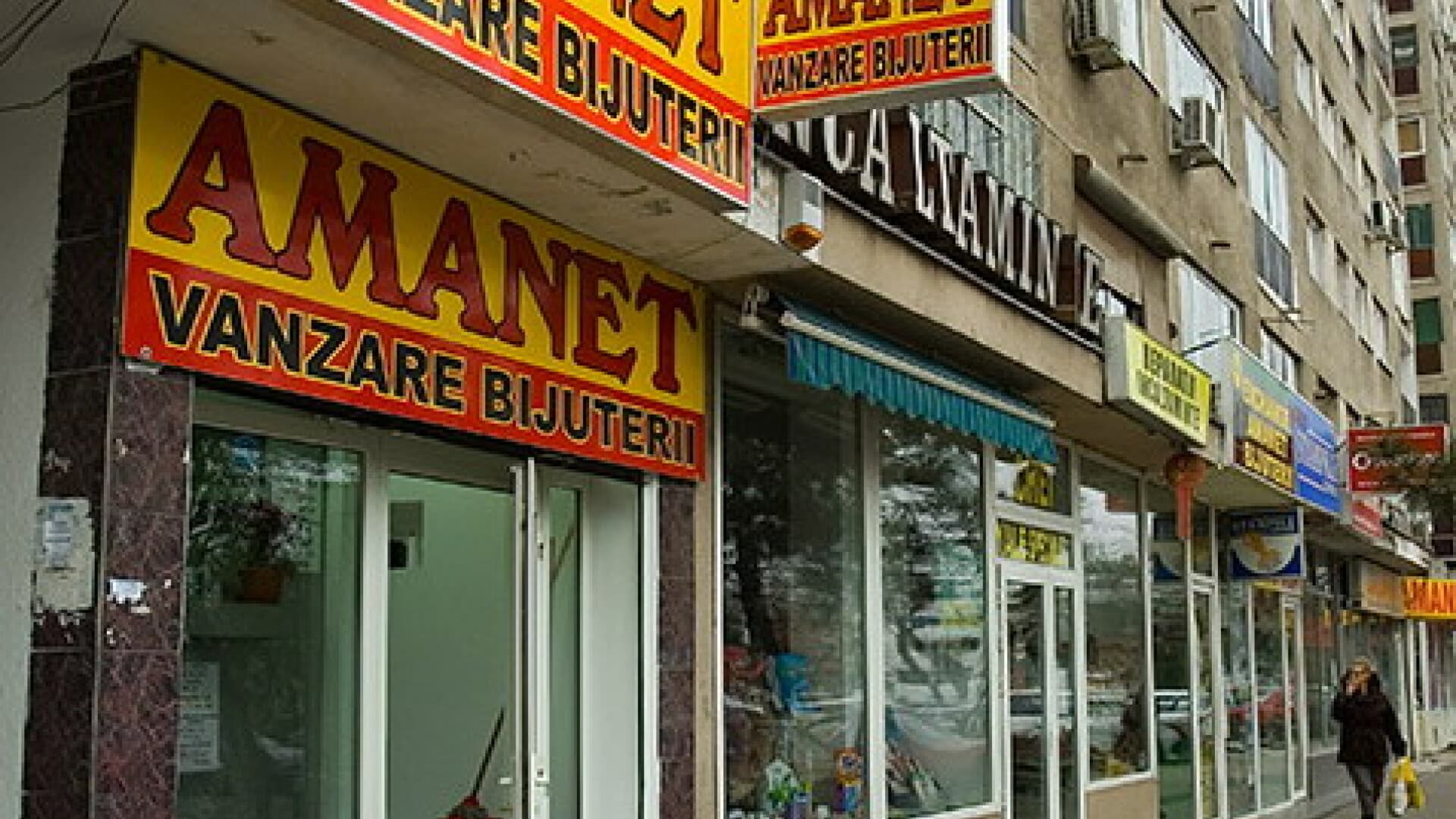 Unii români își amanetează obiectele personale de valoare pentru a avea ce să pună pe masă de Crăciun