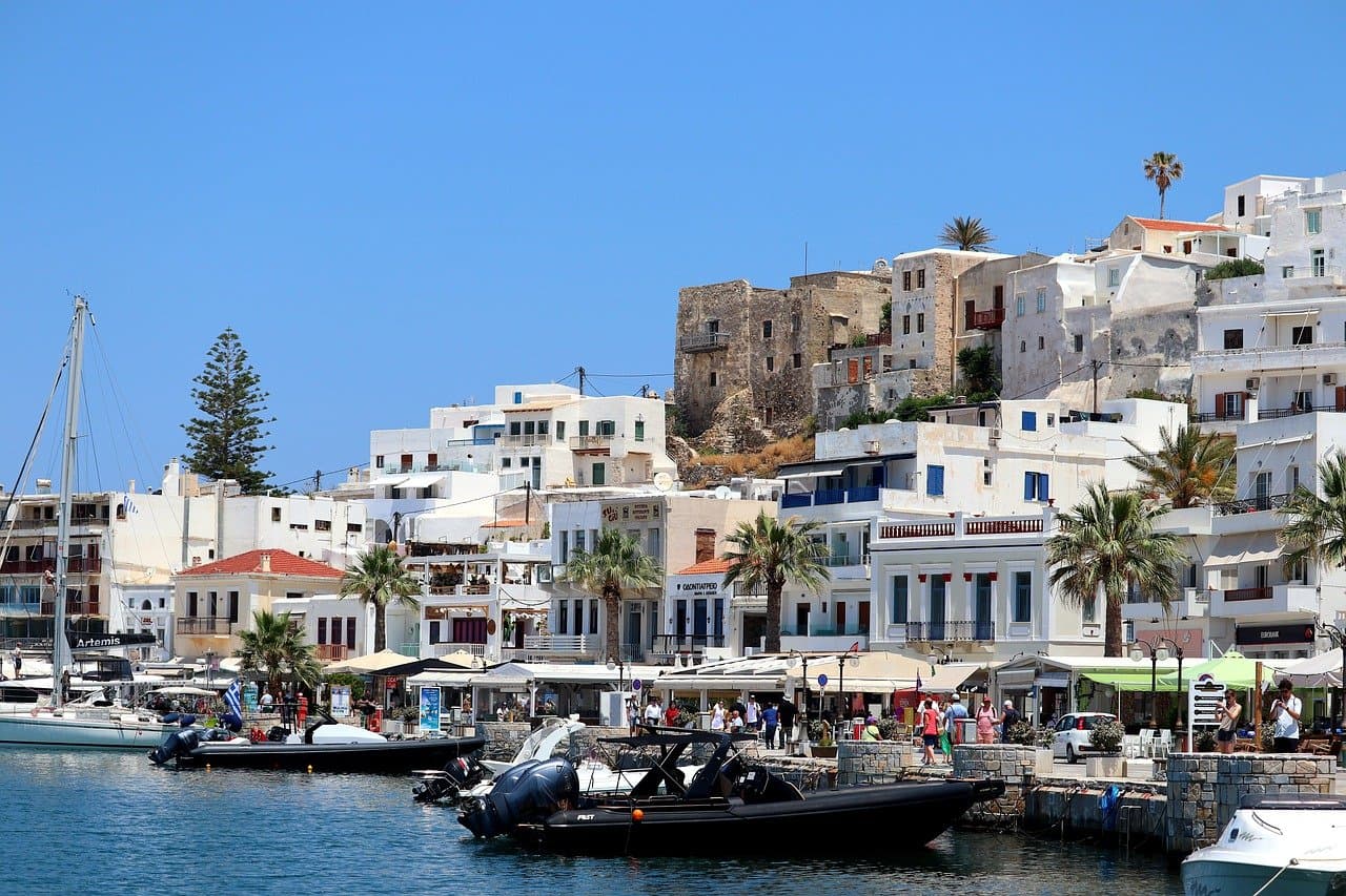 Vacanțele în Grecia vor costa mai mult în 2025: Ce taxe noi te așteaptă și cum îți afectează bugetul
