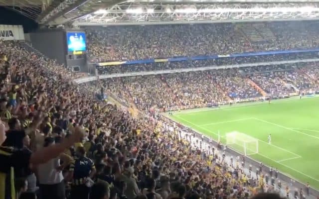 Versurile imnului de stat vor fi tipărite pe bilete la meciurile de fotbal, pentru ca spectatorii să-l intoneze corect