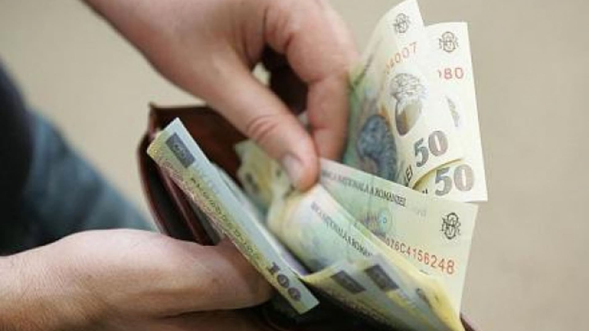 Vești proaste pentru bugetari. Urmează reforme, dar și restructurări
