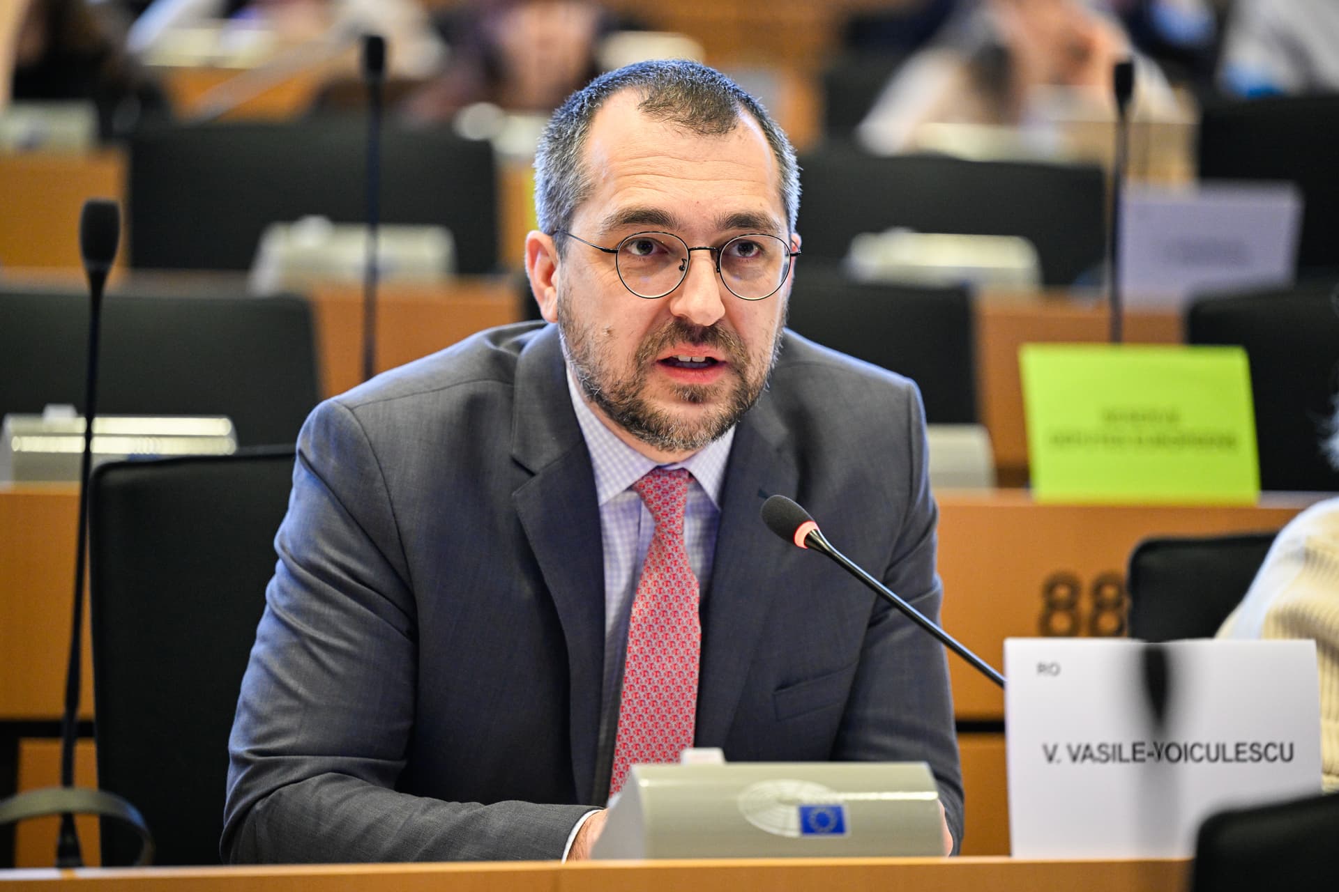 Vlad Voiculescu susține rezoluția PE privind Ucraina și respinge o „pace impusă prin forță”