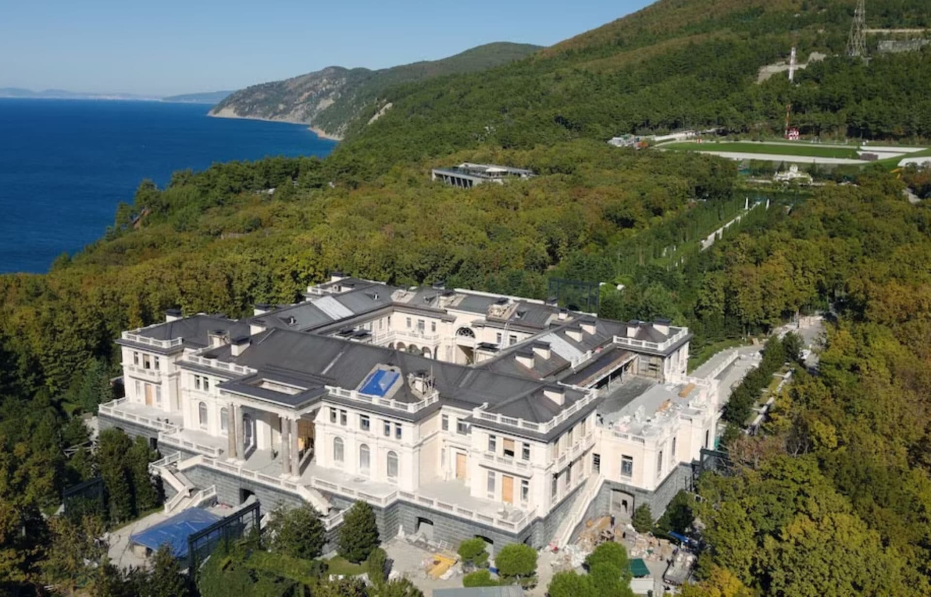 Vladimir Putin și-ar fi vândut palatul de la Marea Neagră la prețul unei mașini second-hand. Cine este noul proprietar!
