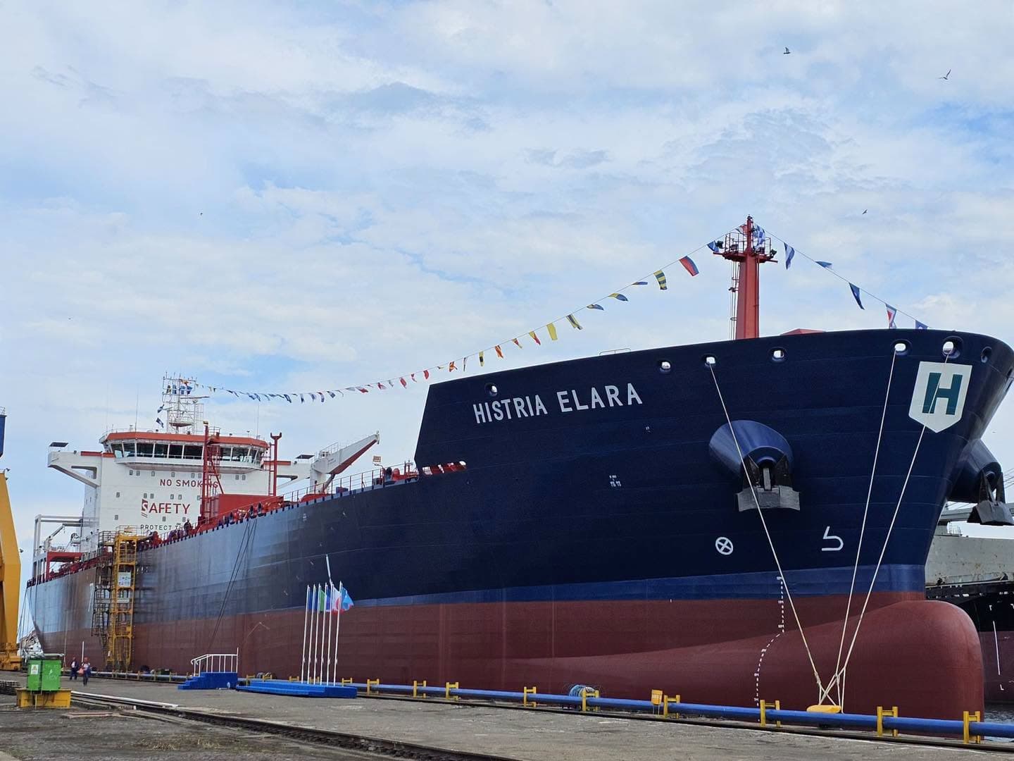 România construiește din nou nave care străbat oceanele! Histria Elara, gigantul de 180 de metri pleacă din Constanța cu echipaj 100% românesc