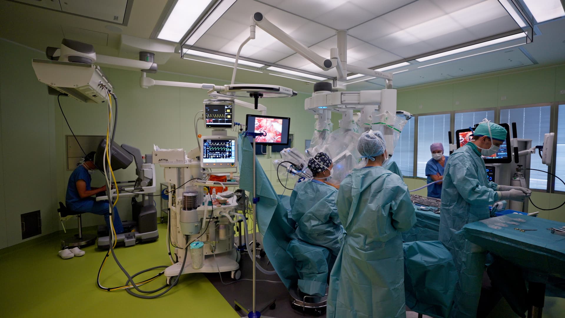 Chirurgia robotică DaVinci Xi de la Spitalul Privat Döbling redefinește standardele intervențiilor urologice la Viena