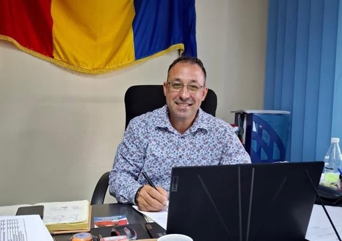 Un primar din România s-a dat în judecată pentru un salariu mai mare. În proces apare și ca reclamant, și ca pârât