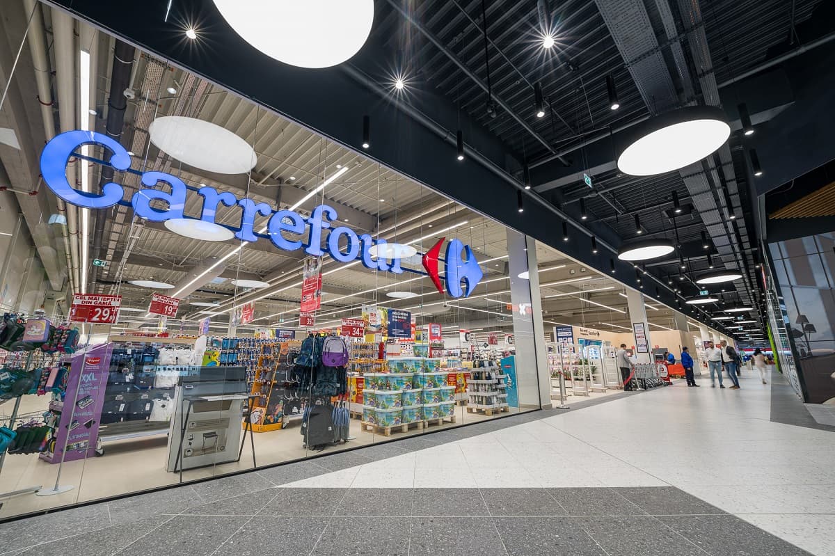 Carrefour își revine în Europa, iar România iese din portofoliu. Pavăl Holding preia oficial operațiunile locale