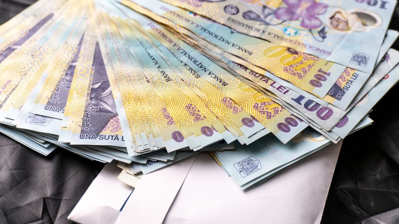 Economiile românilor cresc doar pe hârtie. Inflația le mănâncă banii din bănci