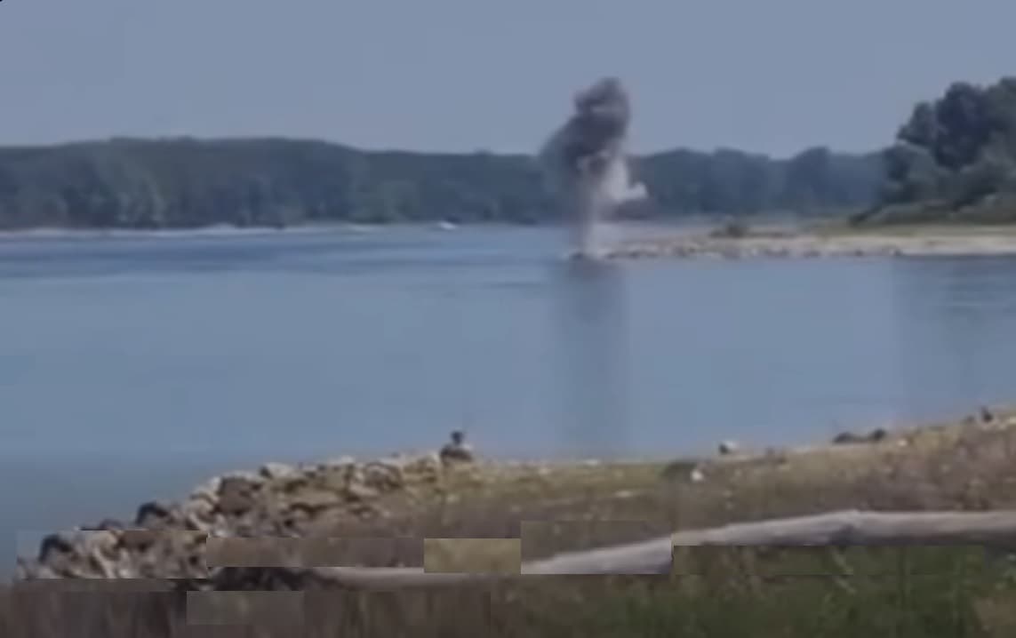Armata a vrut să devieze cursul Dunării cu explozibili. Nu a reușit, mai încearcă mâine