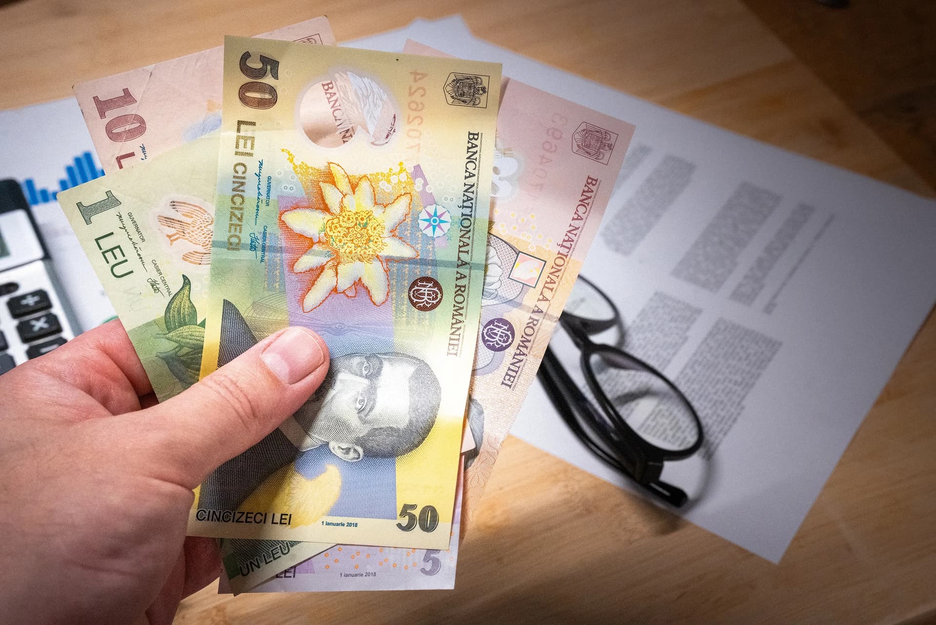 Economia României intră la terapie intensivă. Doar banii europeni mai salvează țara de o recesiune severă