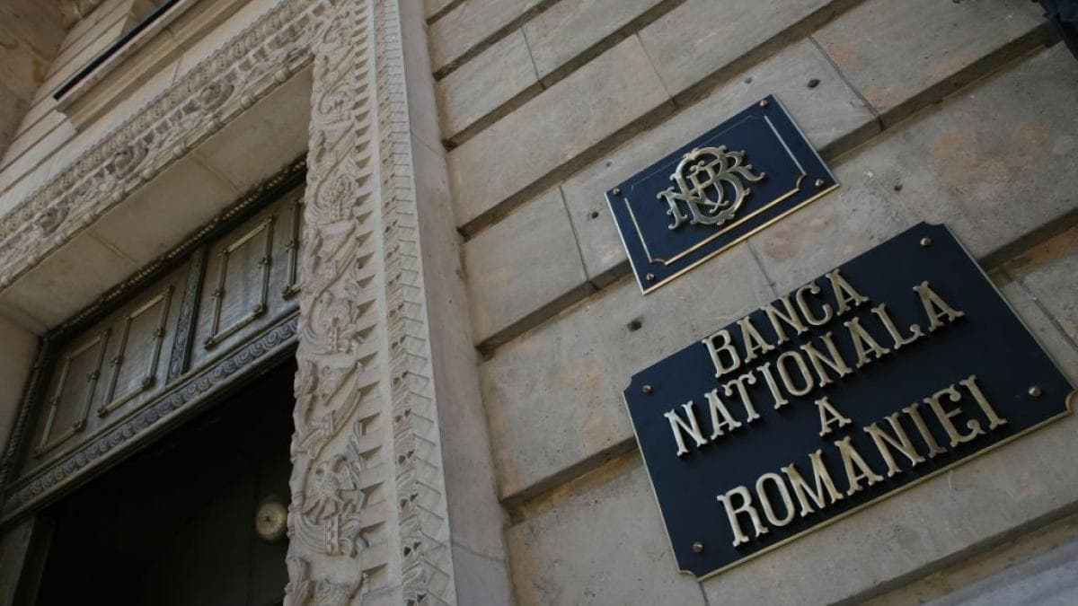 Leul pierde din putere, ROBOR stagnează. Euro trece de 5,25 lei, iar creditele rămân scumpe