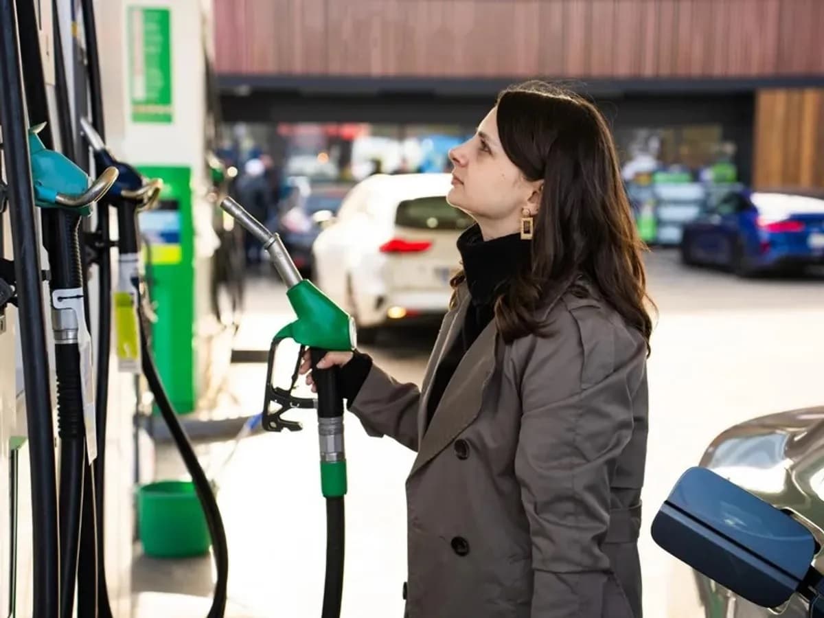 Petrom a tăiat prețul motorinei și alte trei rețele au urmat imediat
