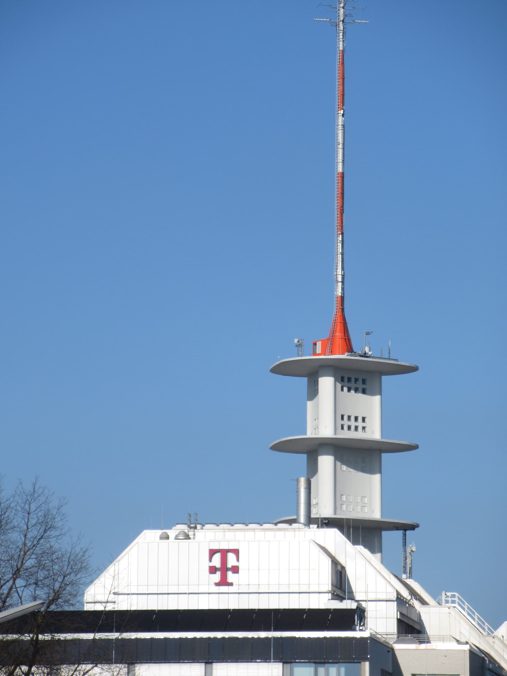 Deutsche Telekom pregătește o tranzacție de 1 miliard de euro în Polonia. Ce cumpără grupul german