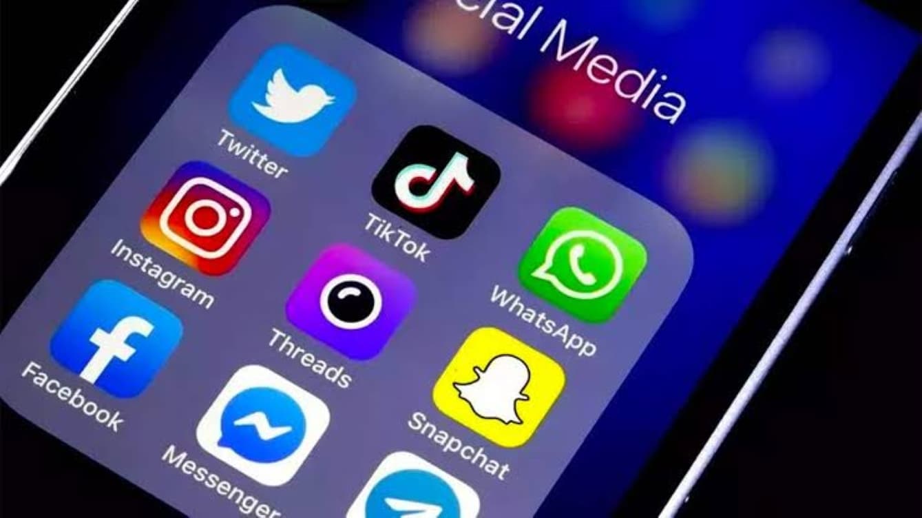 Acordul de 18 miliarde de dolari care zguduie rețelele sociale. Meta înăsprește regulile pentru minori, iar TikTok, YouTube și Snapchat sunt următoarele ținte