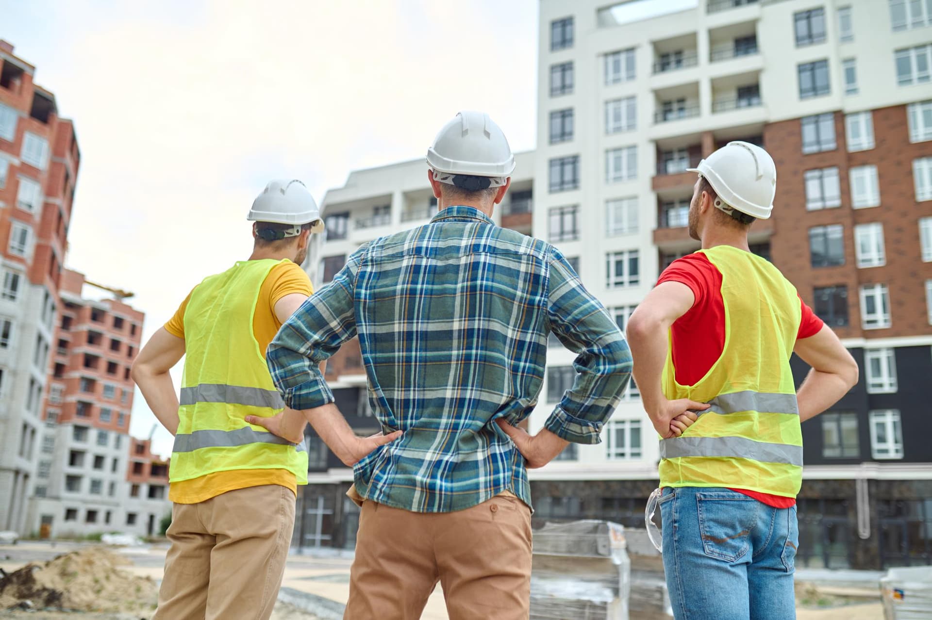 Piața imobiliară primește o nouă lovitură: autorizațiile de construire se prăbușesc cu peste 20%
