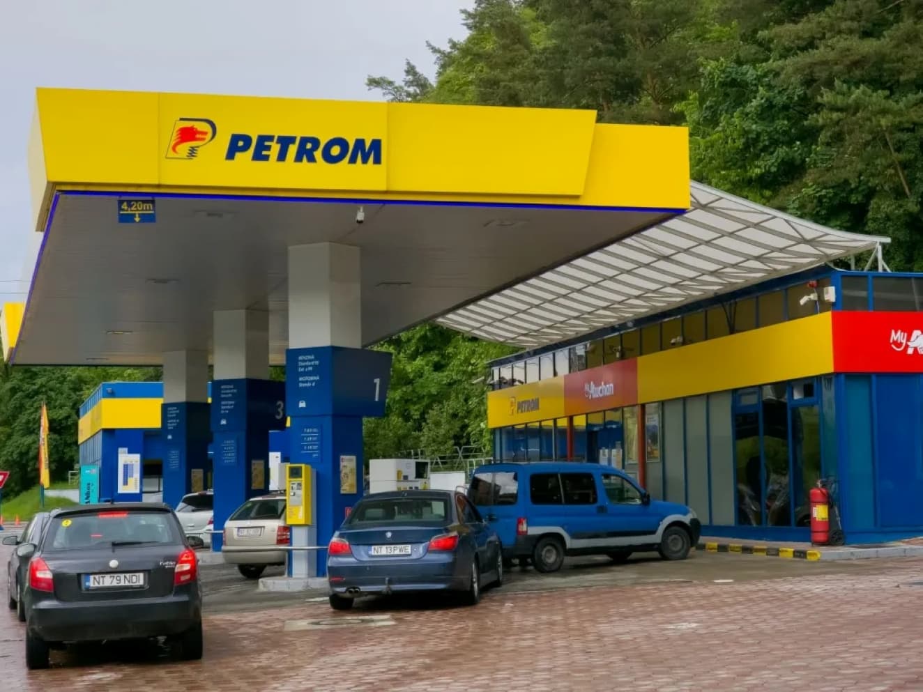 Se ieftinește motorina. De azi acciza scade cu 25%