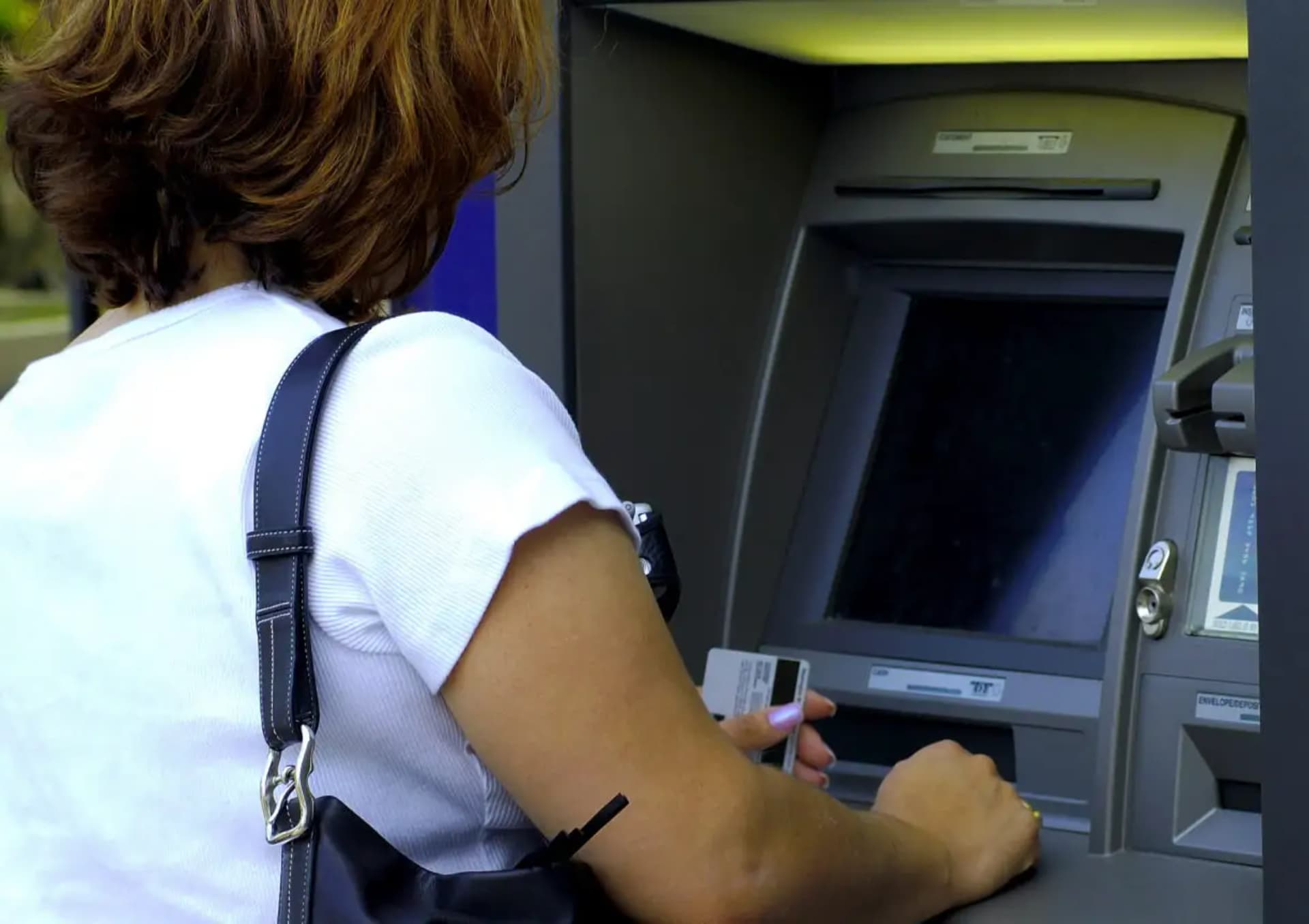 Românii vor putea alege suma dorită de la bancomat. BNR dă undă verde!