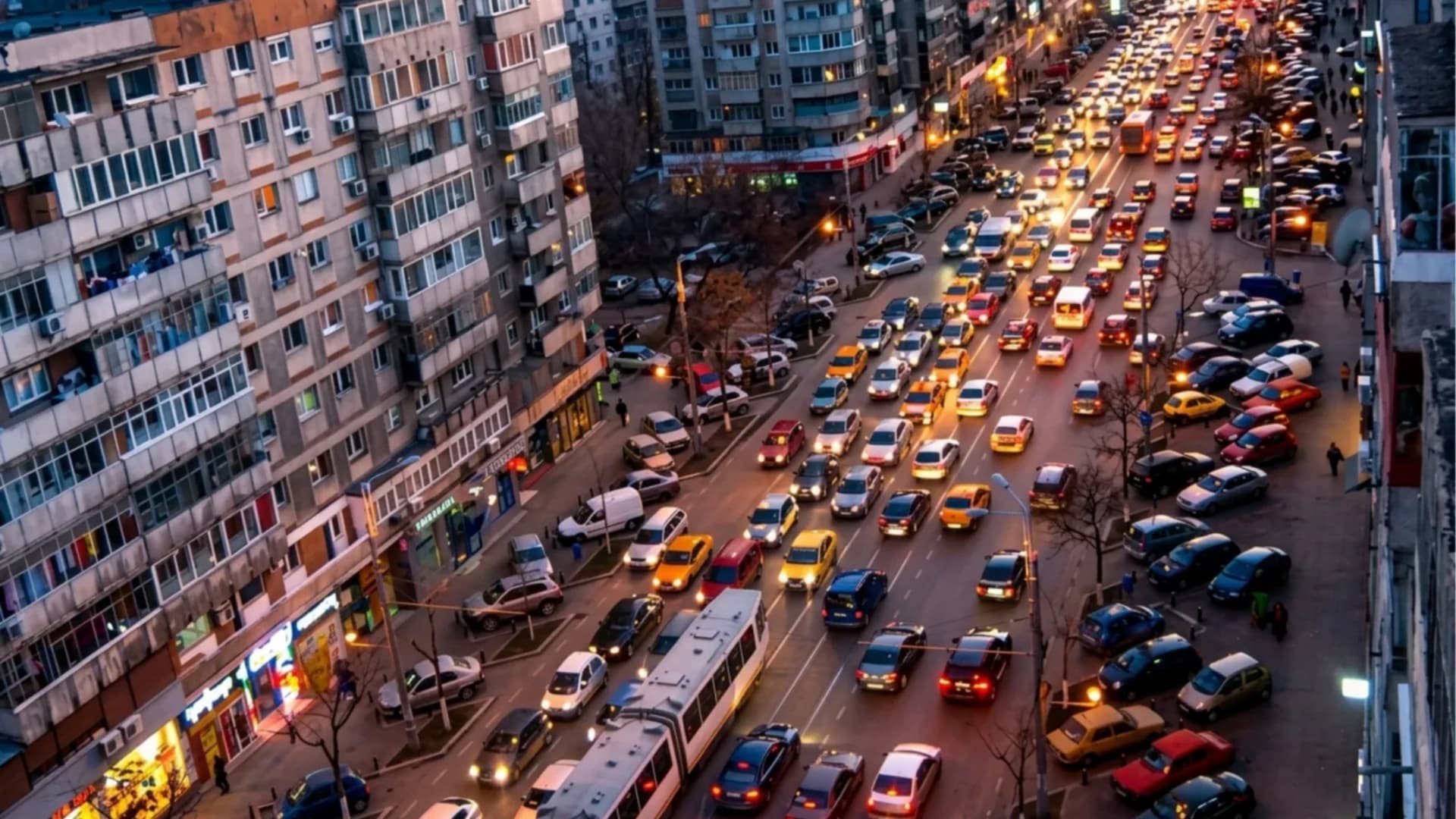 România, printre țările UE unde drumul până la serviciu durează cel mai mult. Românii pierd cu noroc aproape o oră pe zi în trafic
