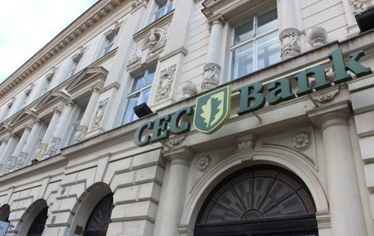 CEC Bank face un salt în viitor, direct din 2006: transferuri de bani prin apropierea telefoanelor