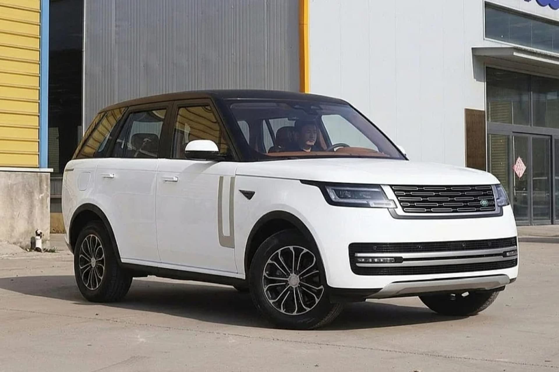 Suedia a interzis vânzarea clonelor chinezești de Range Rover. Se conduc fără permis și costă de 10 ori mai puțin decât originalul