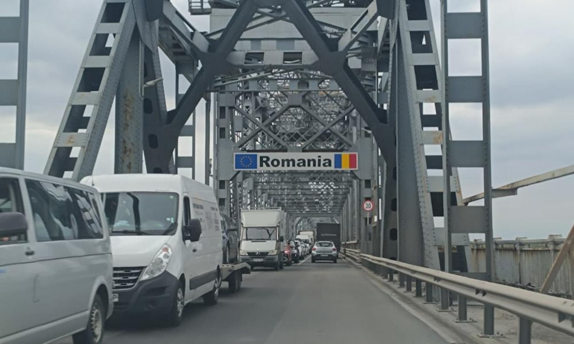 Guvernul anulează și taxa de la Podul Prieteniei, spre Bulgaria. Șoferii nu vor mai plăti la Fetești, Vadu Oii și Giurgiu-Ruse, de la 1 octombrie