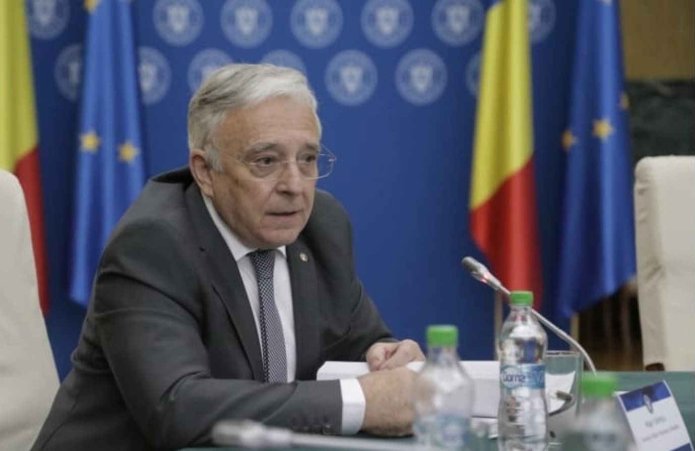 Isărescu: Credibilitatea se dobândește greu și se pierde ușor. Deficitul și inflația pot ține România pe dinafară