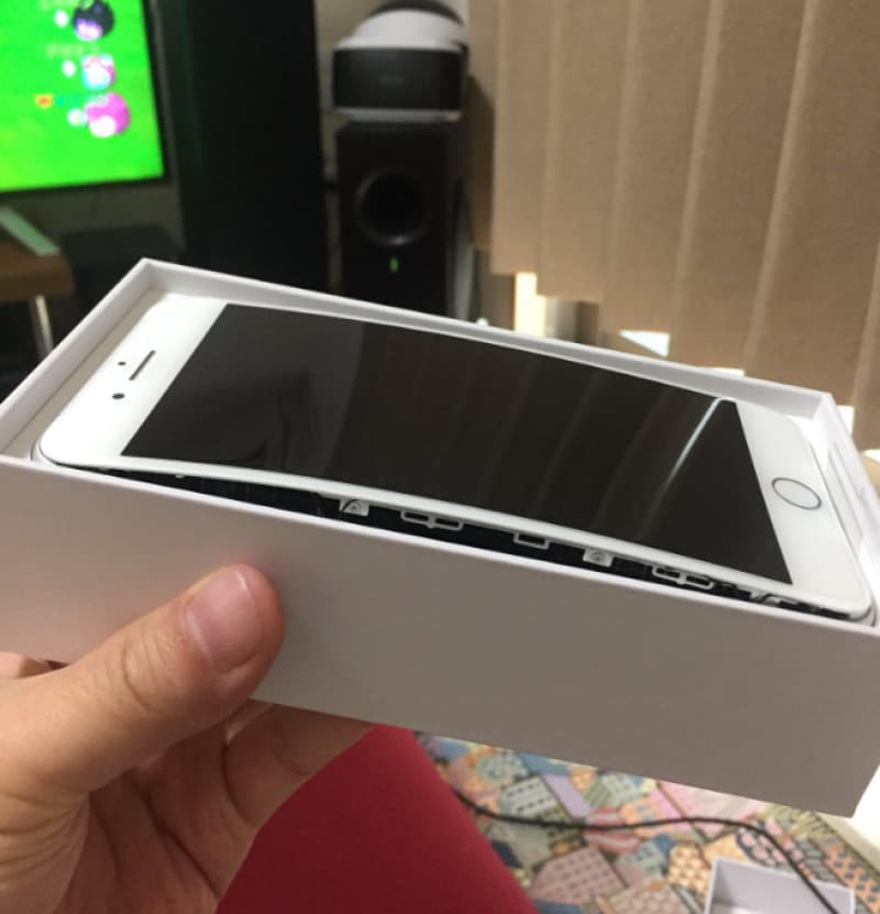 Primele probleme la iPhone 8. De ce se CRAPĂ telefoanele