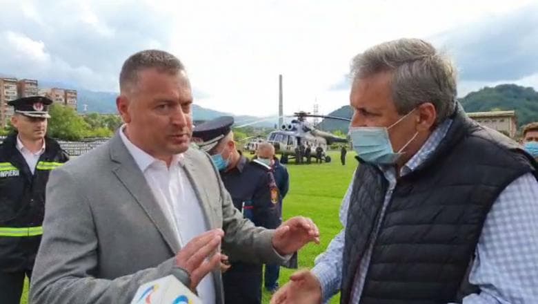 VELA, atacat de unchiul senator PSD al domnișoarei cu șparanghelul: „Dar cum vă permiteți să îmi spuneți mie?”