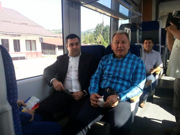 În secolul vitezei, pe ultima cale ferată inaugurată în România se circulă cu maxim 35 km/oră