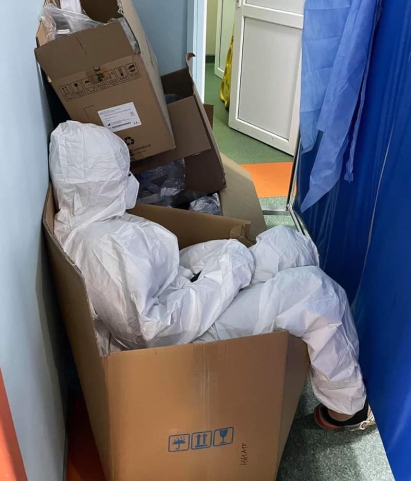Lupta cadrelor medicale cu oboseala! În spital nu sunt paturi, nici scaune libere