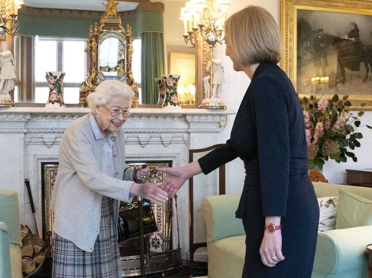 Șoc la Londra! Liz Truss a demisionat după 44 de zile